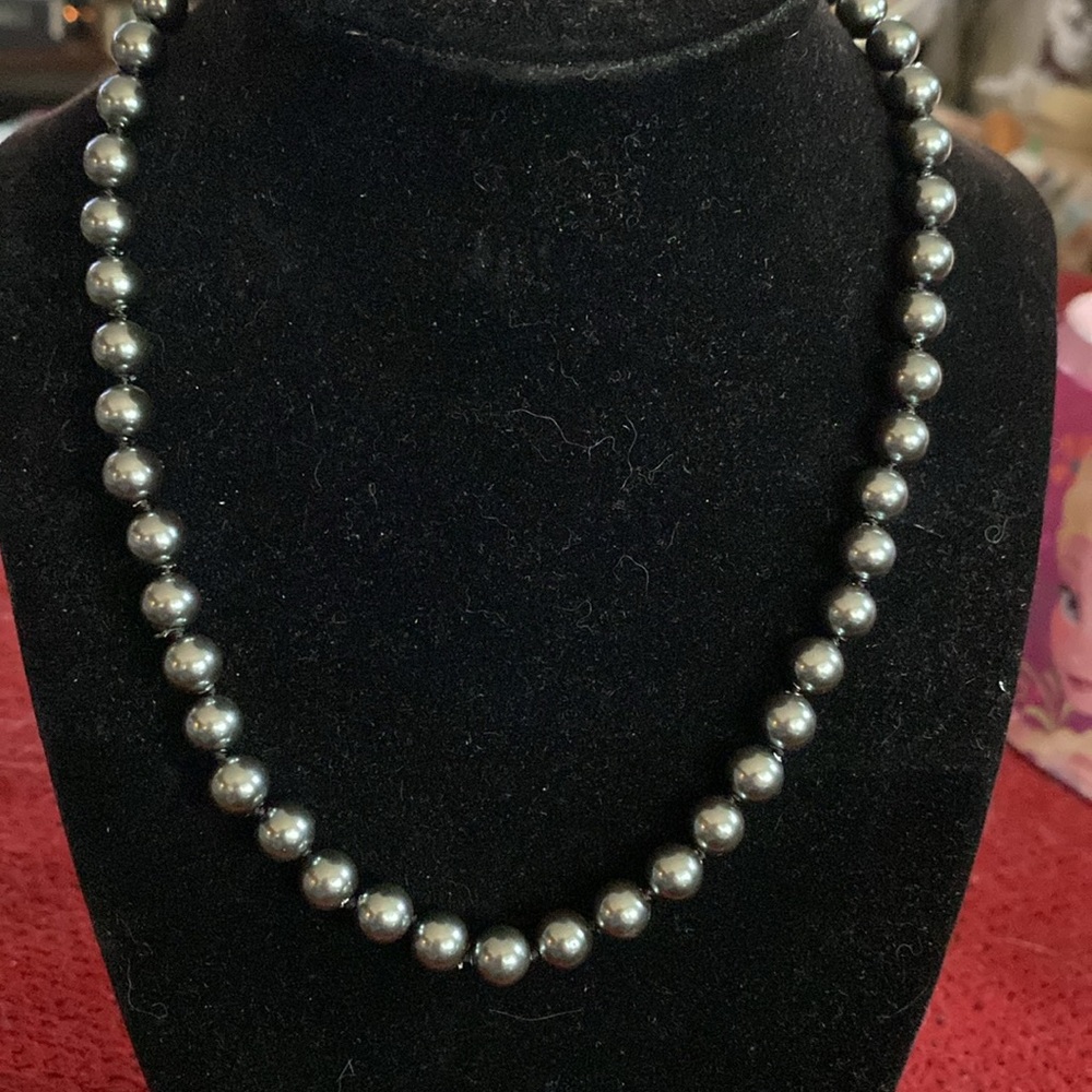 Elegant Black Silver Pearl Necklace